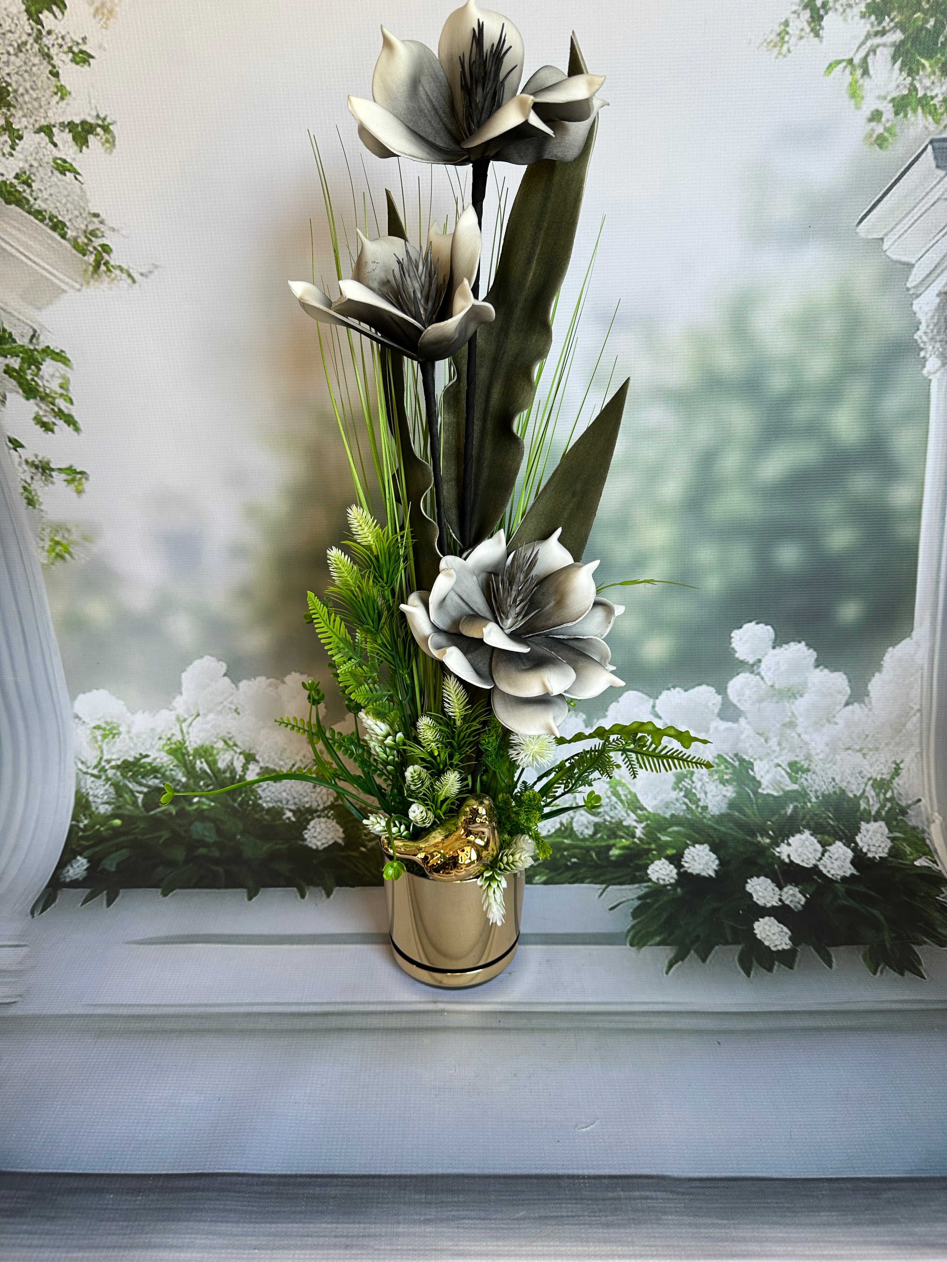 Elegancka kompozycja z magnoliami